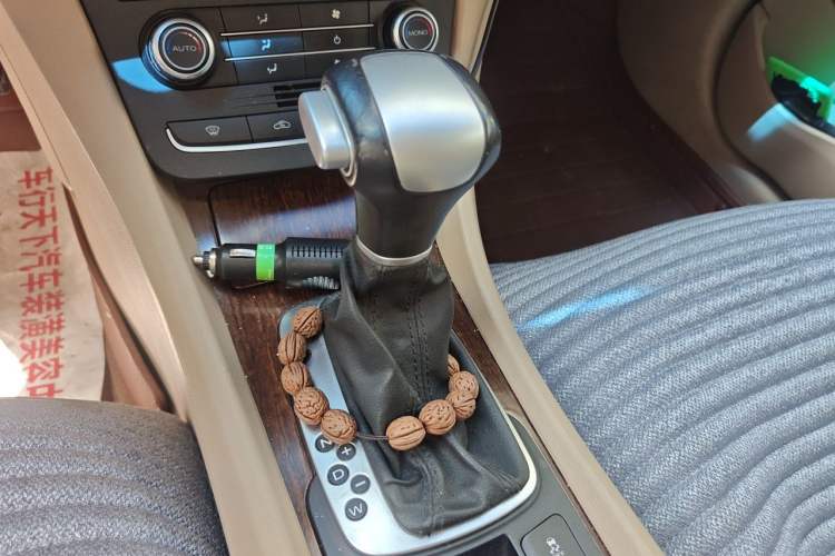 Used Roewe 550 2013 550D 1.8T Automatic Premium Edition Gear Lever