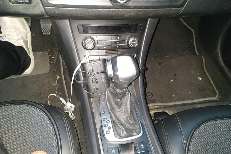 Used Roewe 550 2013 550D 1.8T Automatic Premium Edition Gear Lever