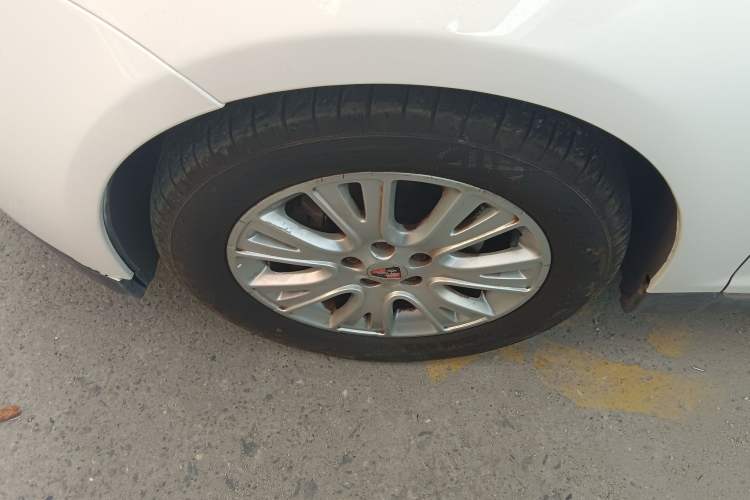 Used Roewe 550 2013 Classic Edition 550 1.8L Automatic Luxury Model Left Front Wheel Hub
