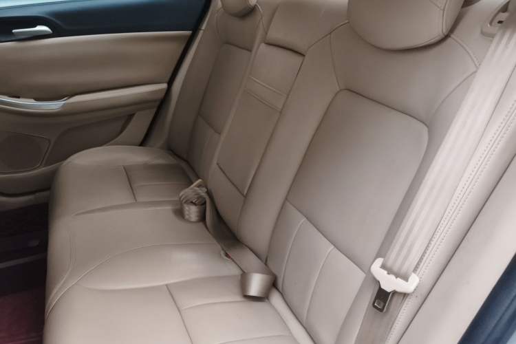Used Roewe 550 2013 550D 1.8T Automatic Premium Edition Left Rear Seat