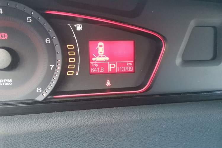 Used Roewe 550 2013 Classic Edition 550 1.8L Automatic Luxury Model Odometer Close Up