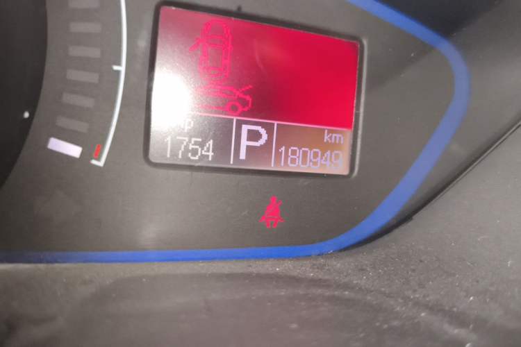 Used Roewe 550 2013 550D 1.8T Automatic Premium Edition Odometer Close Up