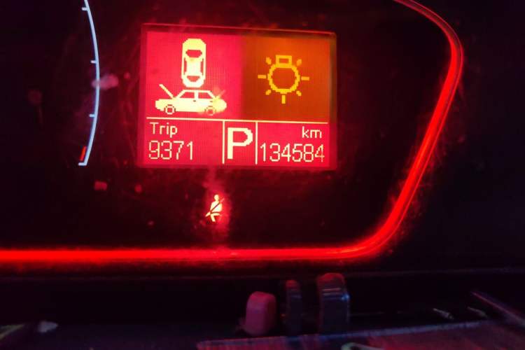 Used Roewe 550 2013 Classic Edition 550 1.8L Automatic Fashion Model Odometer Close Up