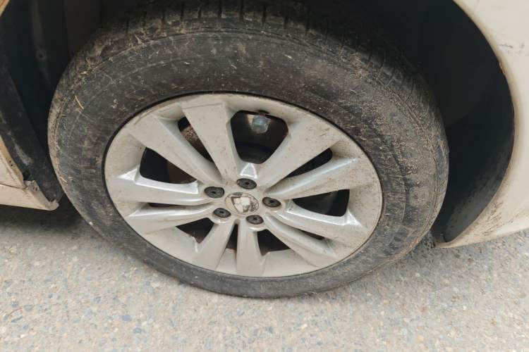 Used Roewe 550 2013 550S 1.8L Automatic Start-Zhen Edition Right Front Wheel Hub