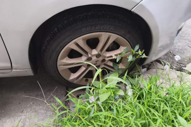 Used Roewe 550 2013 550D 1.8T Automatic Premium Edition Right Front Wheel Hub