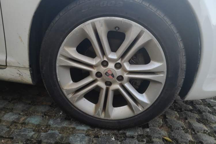 Used Roewe 550 2013 550D 1.8T Automatic Premium Edition Right Front Wheel Hub
