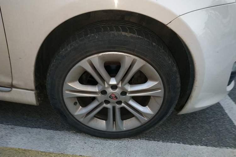 Used Roewe 550 2013 550D 1.8T Automatic Premium Edition Right Front Wheel Hub