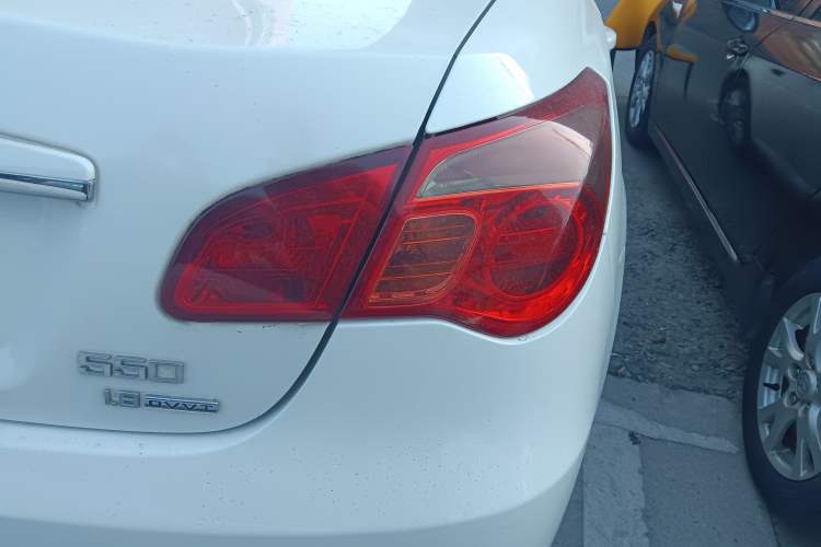 Used Roewe 550 2013 Classic Edition 550 1.8L Automatic Luxury Model Right Rear Taillight