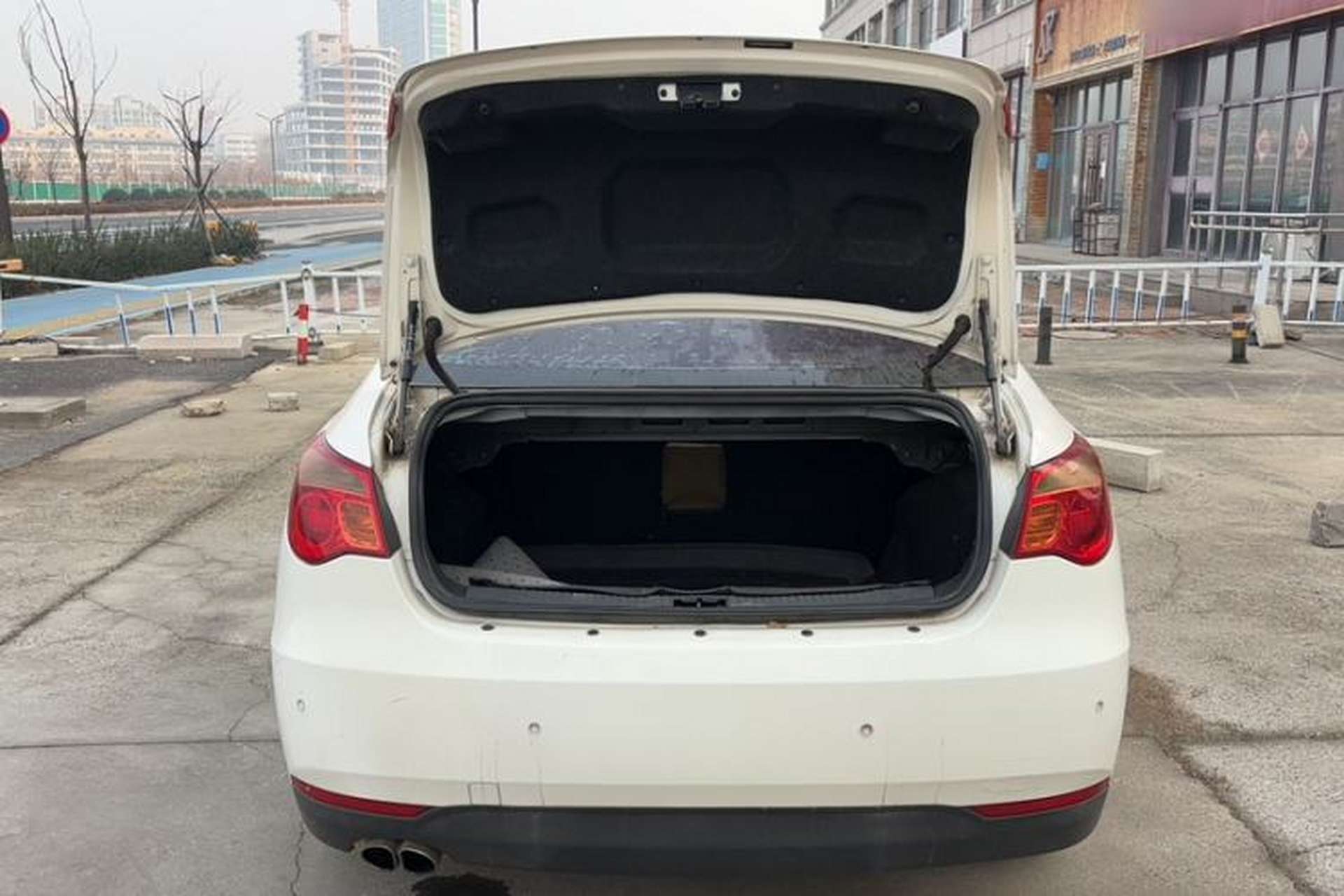 Used Roewe 550 2013 Classic Edition 550 1.8L Automatic Fashion Model Trunk