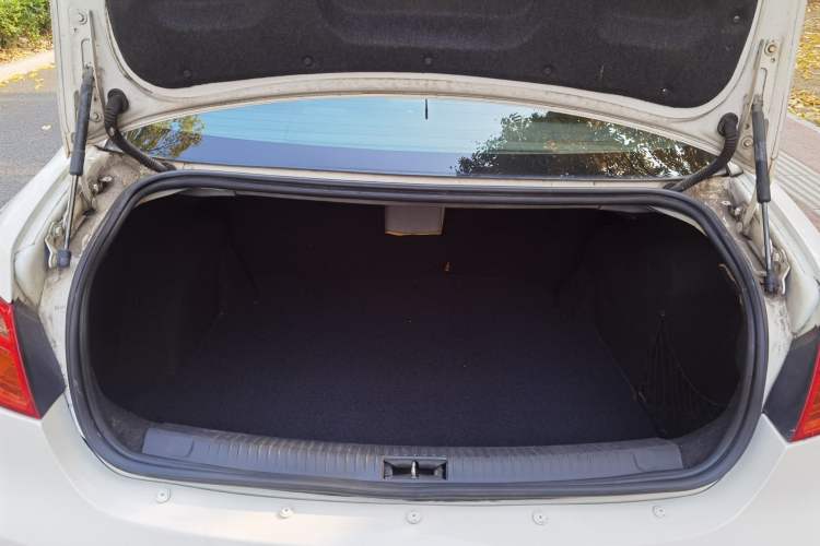 Used Roewe 550 2013 Classic Edition 550 1.8L Manual Fashion Model Trunk