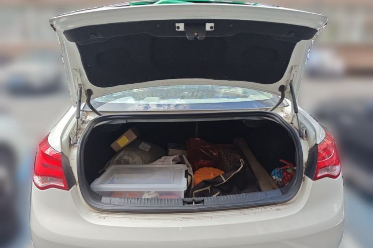 Used Roewe 550 2013 550D 1.8T Automatic Premium Edition Trunk