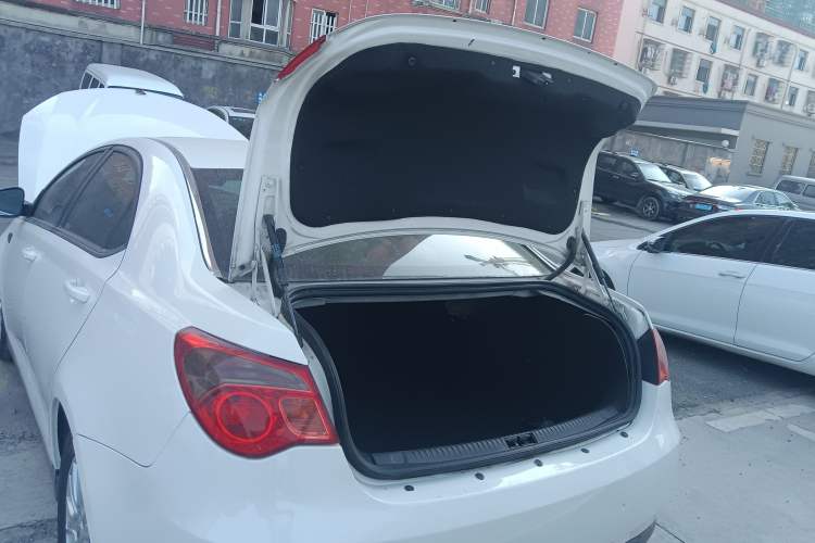 Used Roewe 550 2013 Classic Edition 550 1.8L Automatic Luxury Model Trunk