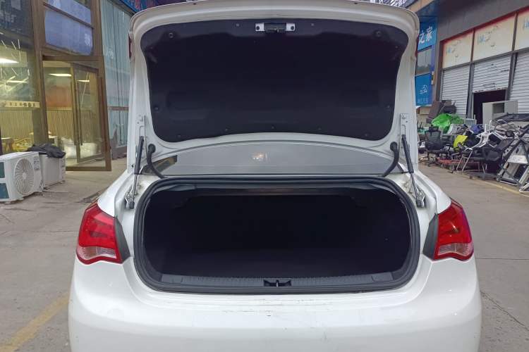 Used Roewe 550 2013 550S 1.8L Automatic Start-Zhen Edition Trunk