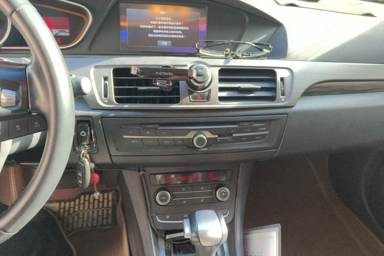 Used Roewe 550 2013 550S 1.8L Automatic Start-Zhen Edition Audio And AC Panel