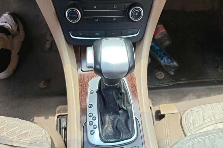 Used Roewe 550 2013 550S 1.8L Automatic Start-Zhen Edition Gear Lever