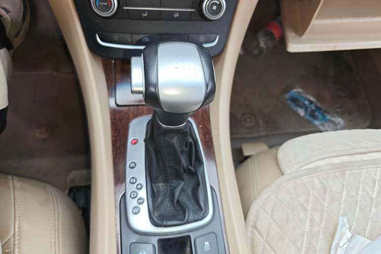 Used Roewe 550 2013 550S 1.8L Automatic Start-Zhen Edition Gear Lever