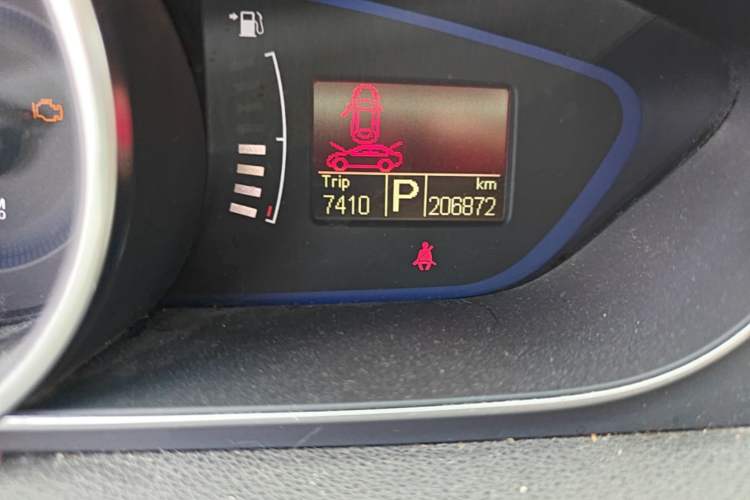 Used Roewe 550 2013 550S 1.8L Automatic Start-Zhen Edition Odometer Close Up