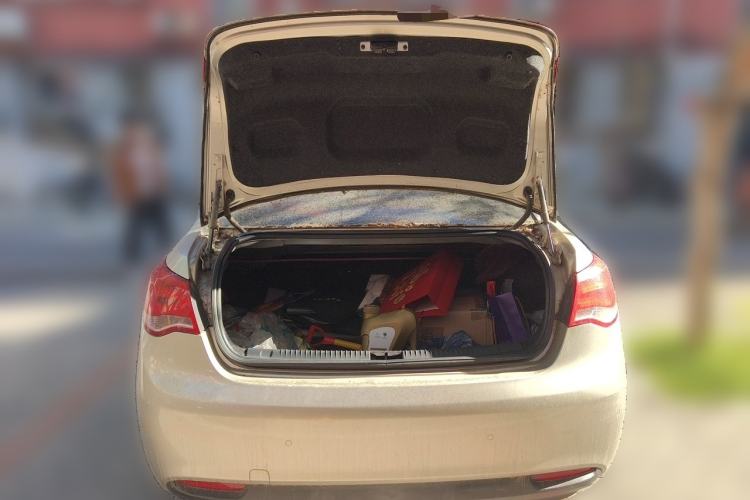 Used Roewe 550 2013 550S 1.8L Automatic Start-Zhen Edition Trunk