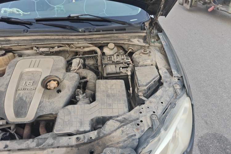Used Roewe 550 2014 550S 1.8L Automatic Smart Selection Model Engine Bay Left