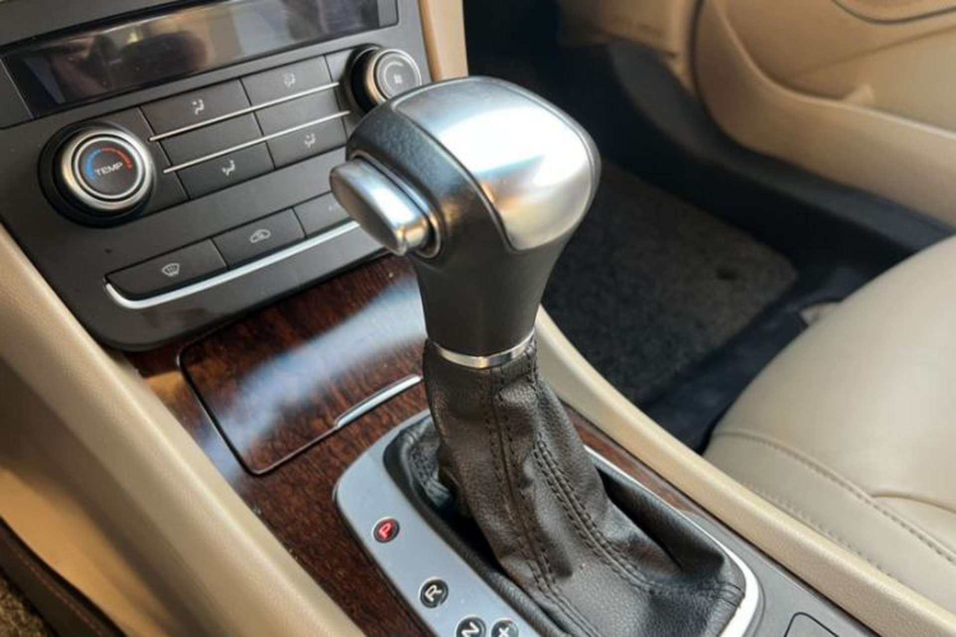 Used Roewe 550 2014 550S 1.8L Automatic Smart Selection Model Gear Lever