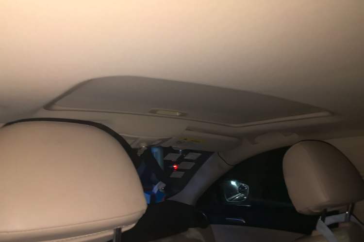 Used Roewe 550 2014 550S 1.8L Automatic Smart Selection Model Headliner
