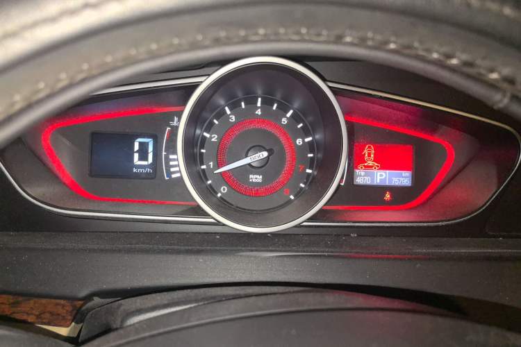 Used Roewe 550 2014 550S 1.8L Automatic Smart Selection Model Odometer Close Up