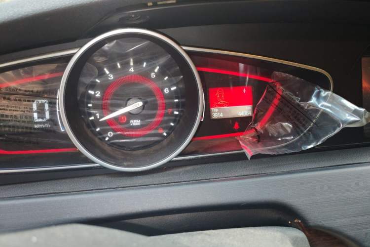 Used Roewe 550 2014 550S 1.8L Manual Smart Selection Model Odometer Close Up
