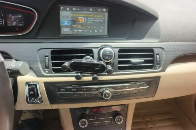 Used Roewe 550 2014 550S 1.8L Automatic Smart Selection Model Audio And AC Panel
