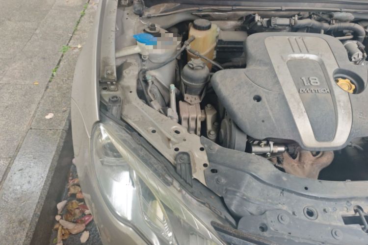 Used Roewe 550 2014 550S 1.8L Automatic Smart Selection Model Engine Bay Right