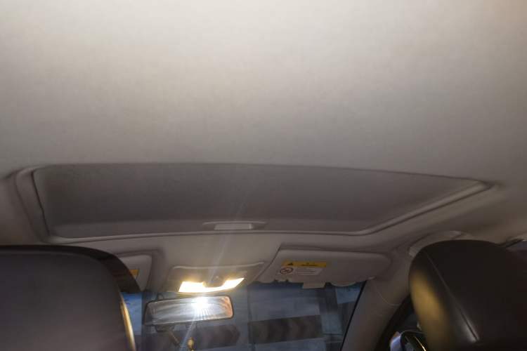 Used Roewe 550 2014 550S 1.8L Automatic Smart Selection Model Headliner