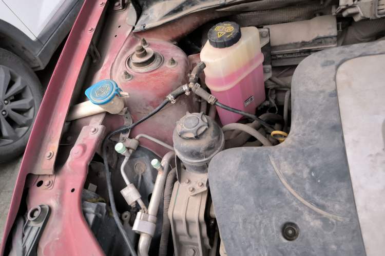 Used Roewe 550 2014 550S 1.8L Automatic Smart Selection Model Engine Bay Right