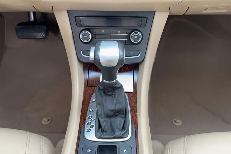 Used Roewe 550 2014 550S 1.8L Automatic Smart Selection Model Gear Lever