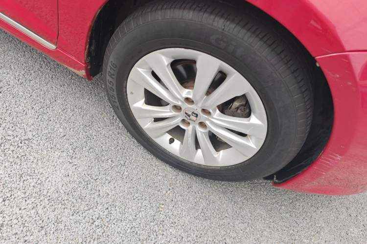 Used Roewe 550 2014 550S 1.8L Automatic Smart Selection Model Right Front Wheel Hub