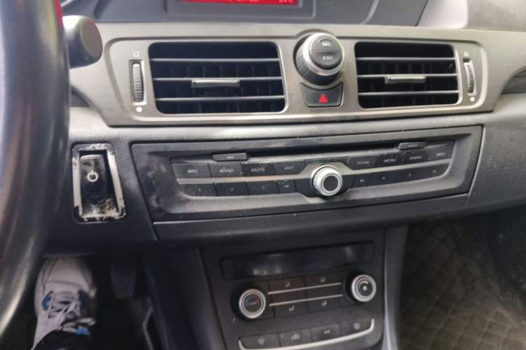 Used Roewe 550 2014 550S 1.8L Manual Smart Selection Model Audio And AC Panel