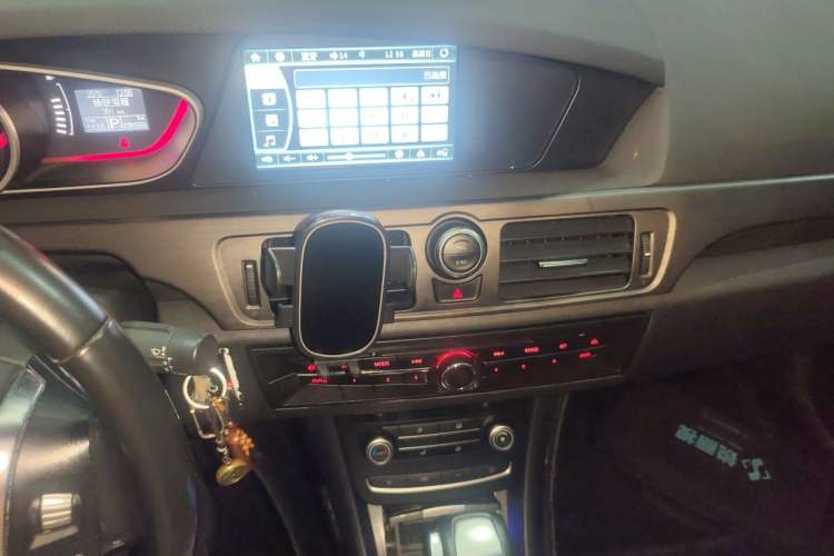Used Roewe 550 2014 550S 1.8L Automatic Smart Selection Model Audio And AC Panel