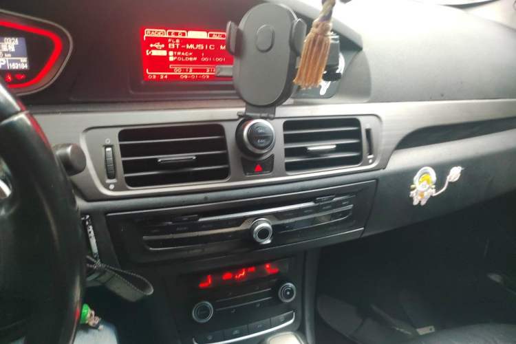 Used Roewe 550 2014 550S 1.8L Automatic Smart Selection Model Audio And AC Panel