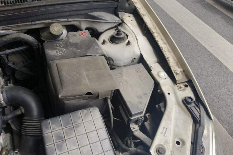 Used Roewe 550 2014 550S 1.8L Manual Smart Selection Model Engine Bay Left