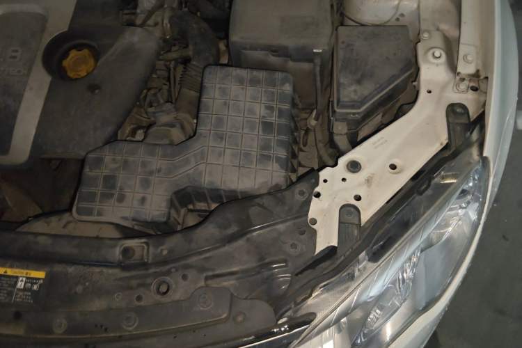 Used Roewe 550 2014 550S 1.8L Automatic Smart Selection Model Engine Bay Left