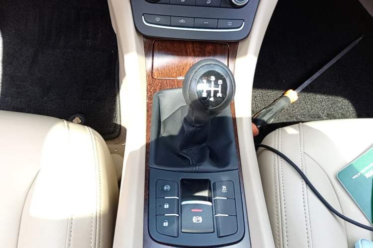 Used Roewe 550 2014 550S 1.8L Manual Smart Selection Model Gear Lever