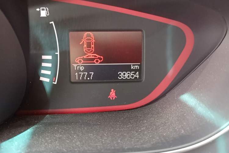 Used Roewe 550 2014 550S 1.8L Manual Smart Selection Model Odometer Close Up