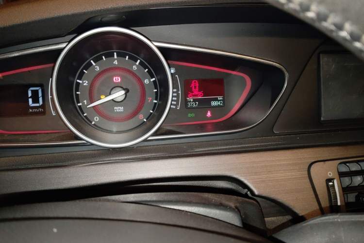 Used Roewe 550 2014 550S 1.8L Manual Smart Selection Model Odometer Close Up