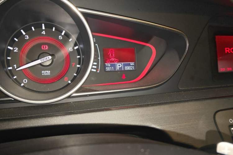 Used Roewe 550 2014 550S 1.8L Automatic Smart Selection Model Odometer Close Up