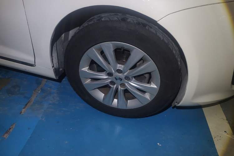 Used Roewe 550 2014 550S 1.8L Automatic Smart Selection Model Right Front Wheel Hub