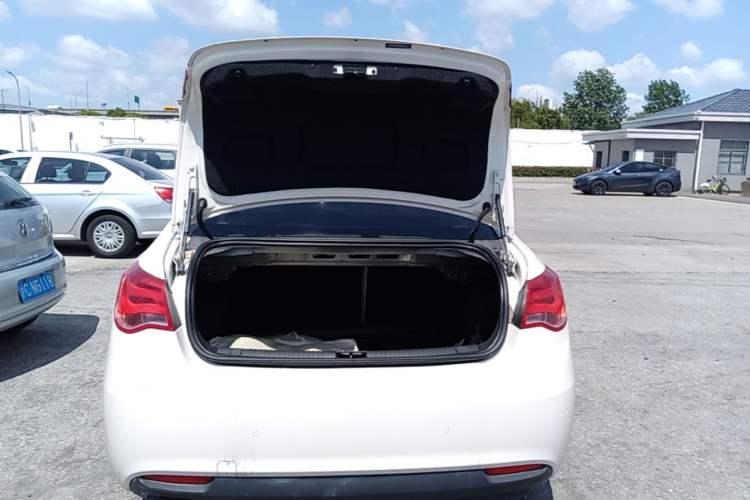 Used Roewe 550 2014 550S 1.8L Manual Smart Selection Model Trunk