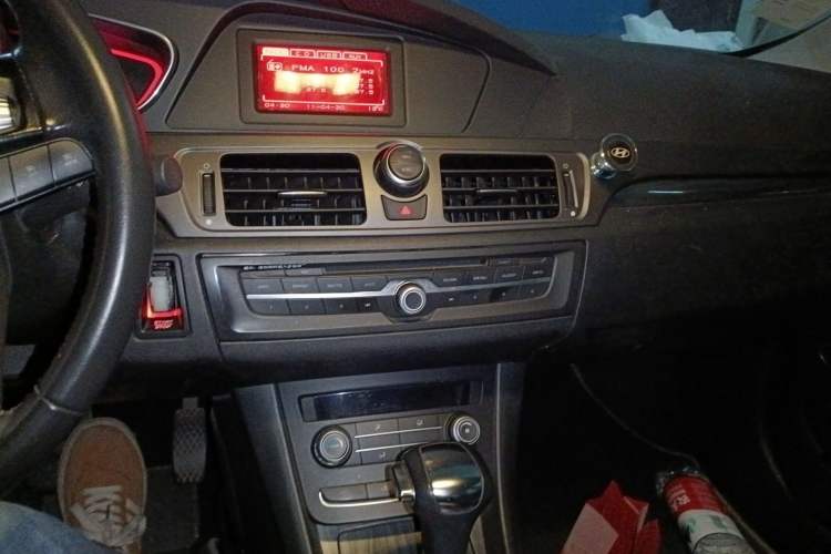 Used Roewe 550 2014 550S 1.8L Automatic Smart Selection Model Audio And AC Panel