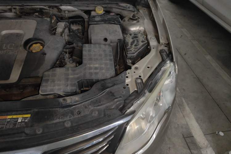 Used Roewe 550 2014 550S 1.8L Automatic Smart Selection Model Engine Bay Left