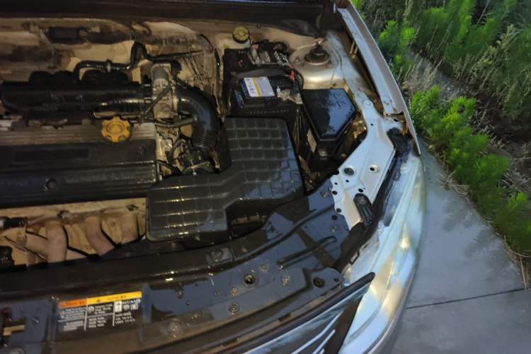 Used Roewe 550 2014 550S 1.8L Automatic Smart Selection Model Engine Bay Left