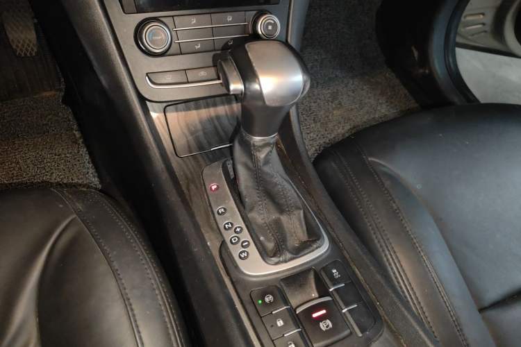 Used Roewe 550 2014 550S 1.8L Automatic Smart Selection Model Gear Lever
