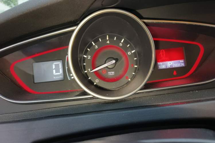 Used Roewe 550 2014 550S 1.8L Automatic Smart Selection Model Odometer Close Up