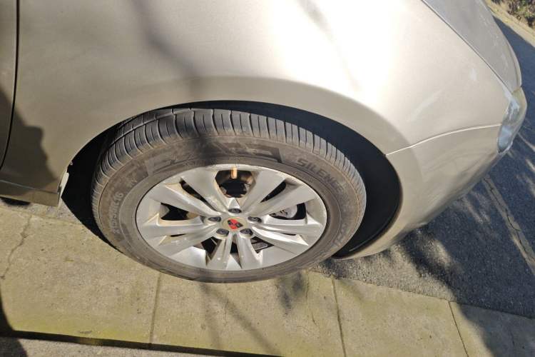 Used Roewe 550 2014 550S 1.8L Automatic Smart Selection Model Right Front Wheel Hub